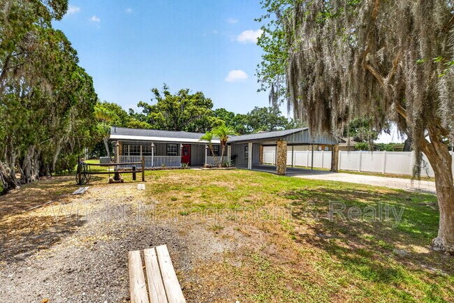 Foto del edificio - 18140 Oakdale Rd