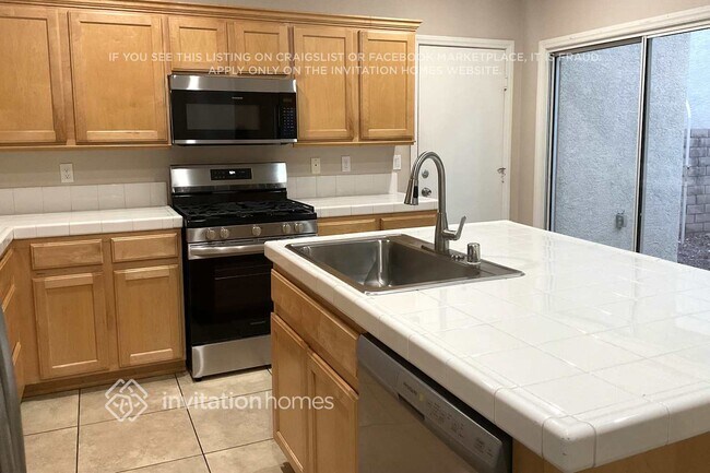 Foto del edificio - 1063 Burson St