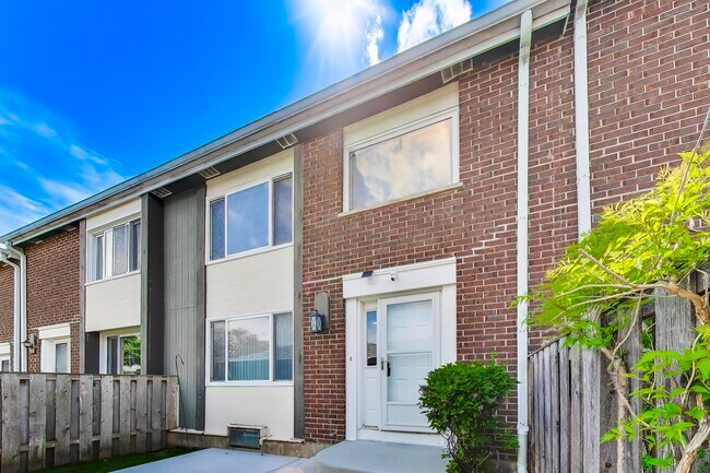 Building Photo - 281 Dupage Dr