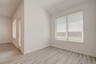 Building Photo - 3264 Voda Bnd Dr