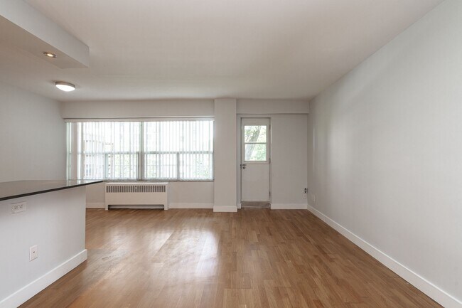 Photo du bâtiment - 99 Tyndall Ave