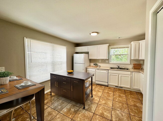 Building Photo - $500 Off Your 1st Month!!
