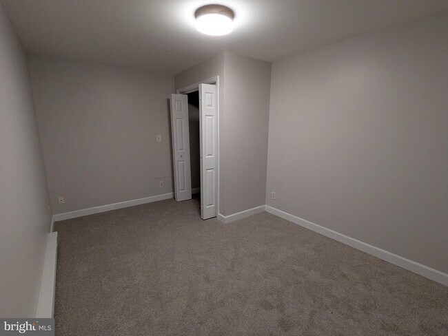 Foto del edificio - 523 E Patapsco Ave