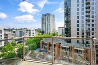 Building Photo - 10610 NE 9th Pl