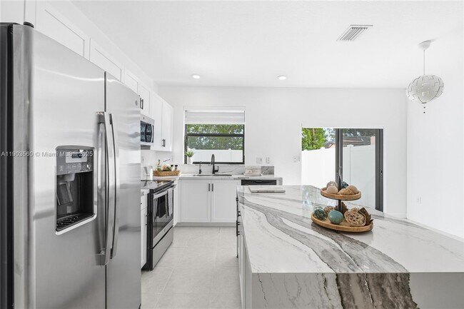 Foto del edificio - 10537 W 32nd Ln