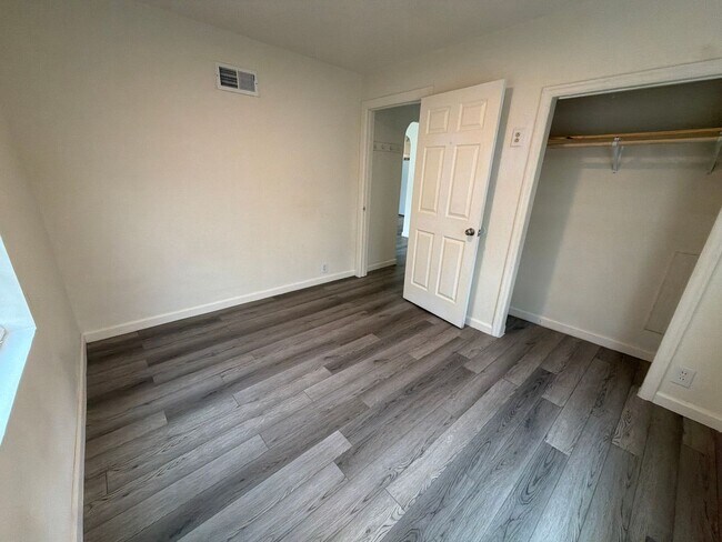 Foto del edificio - Freshly remodeled 3br 1ba, garage, LVP Flooring throughout.