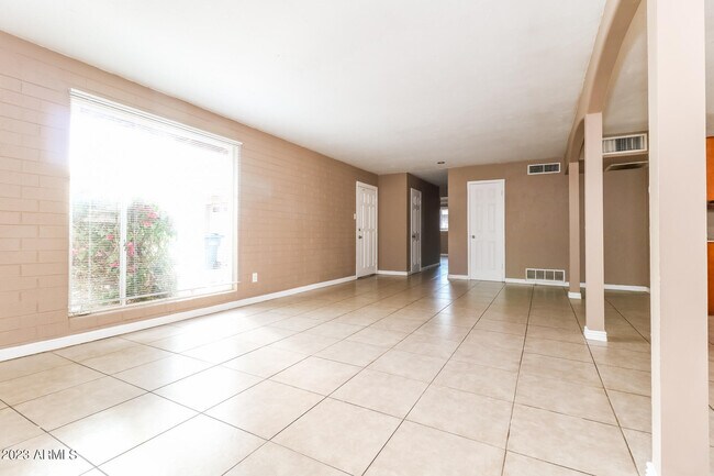 Foto del edificio - 6136 W Clarendon Ave