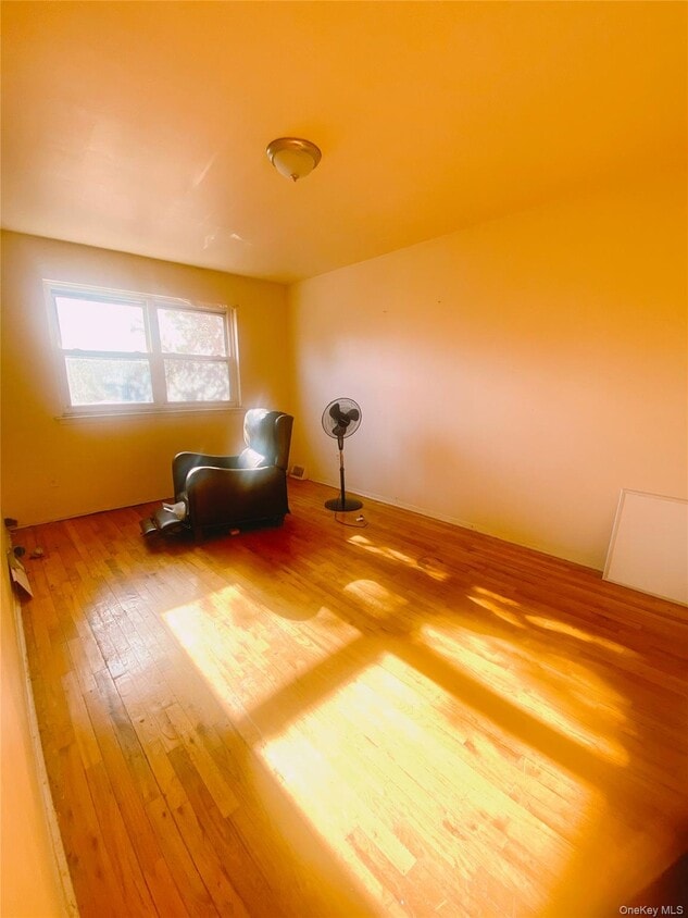 Building Photo - 1958 Burke Ave