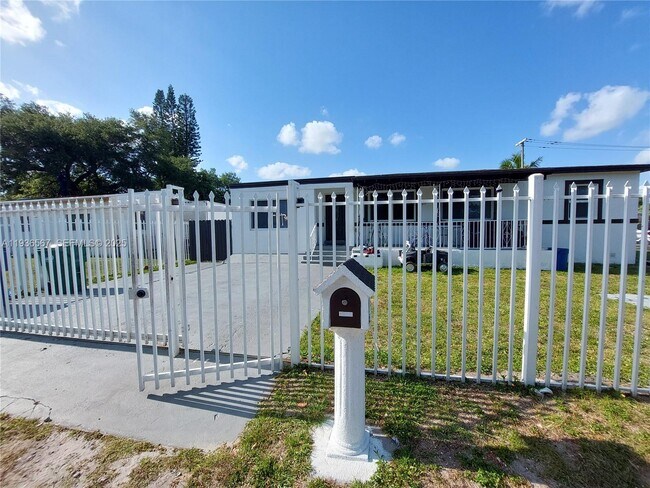 Foto del edificio - 1011 NW 145th St