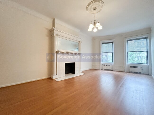 Building Photo - 320 W 106th St