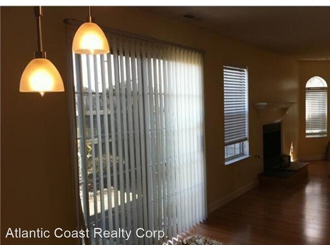 Building Photo - 2 br, 2.5 bath House - 4777 Shallowford Cir