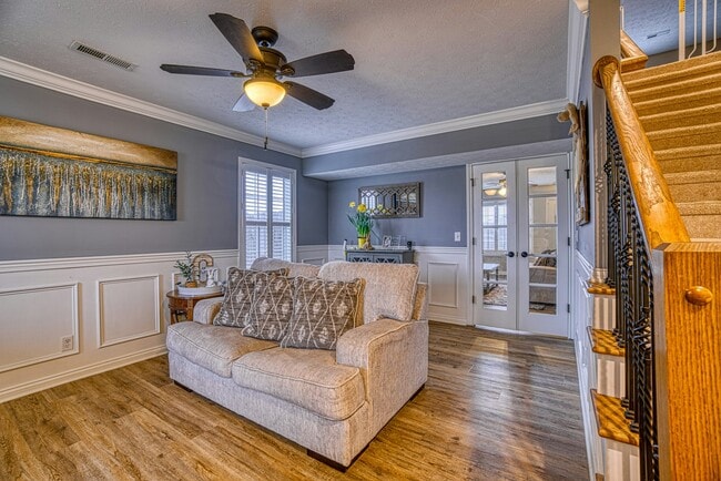 Building Photo - 4880 Imperial Dr