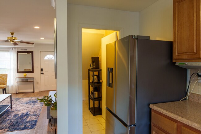 Foto del edificio - 8439 Pioneer Dr