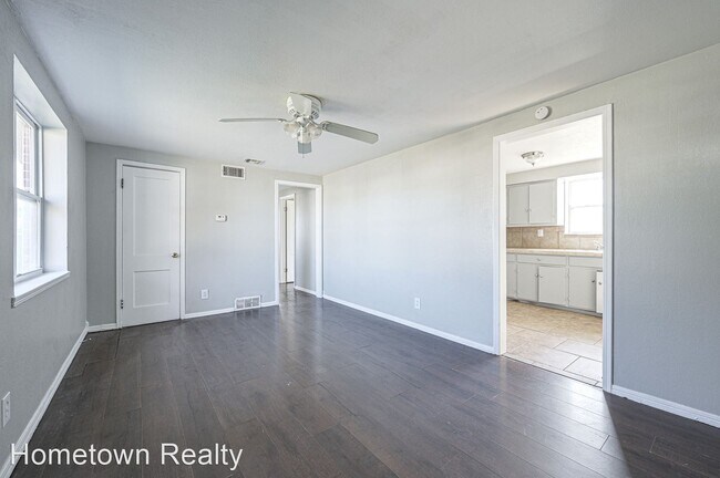 Building Photo - 3 br, 1 bath House - 4016 SE 22nd Street