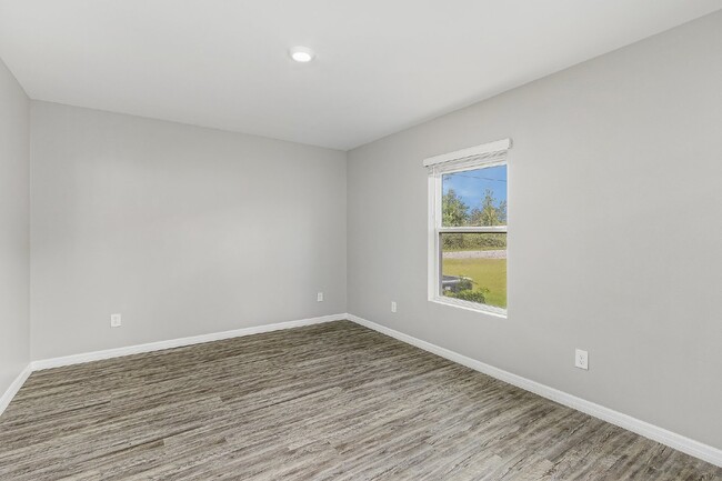 Building Photo - Available Now! Move In Special- 1 month re...