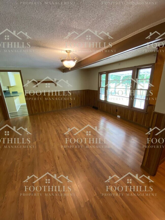 Building Photo - Serene Country Living: Charming 2BR/3BA Ho...