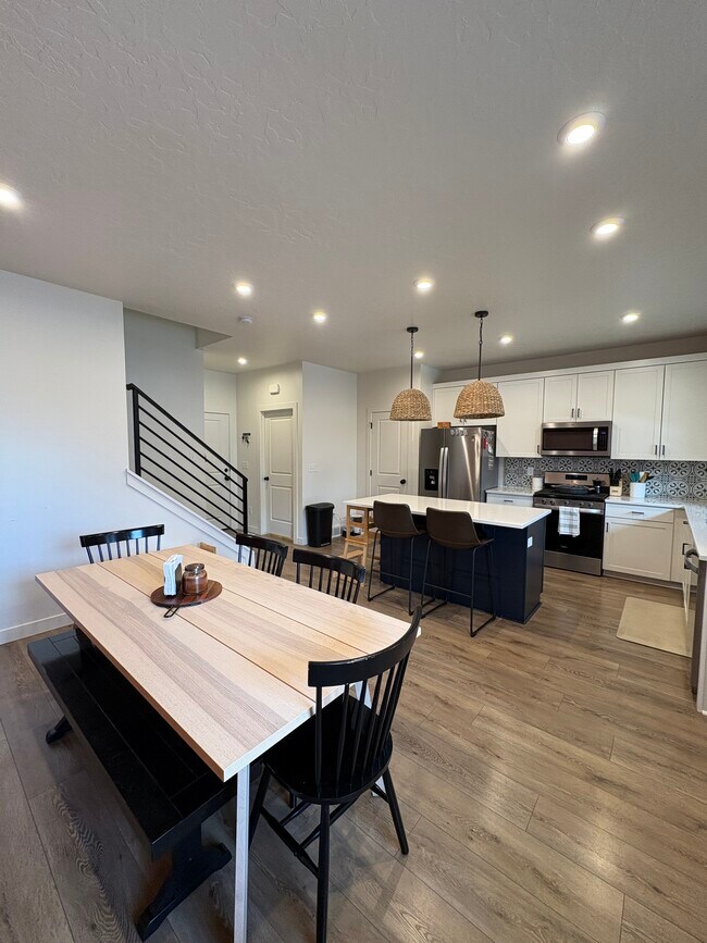 Foto del edificio - 9391 N Vernham Ln