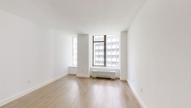 Interior Photo - 10 Hanover Square