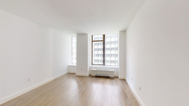 Interior Photo - 10 Hanover Square