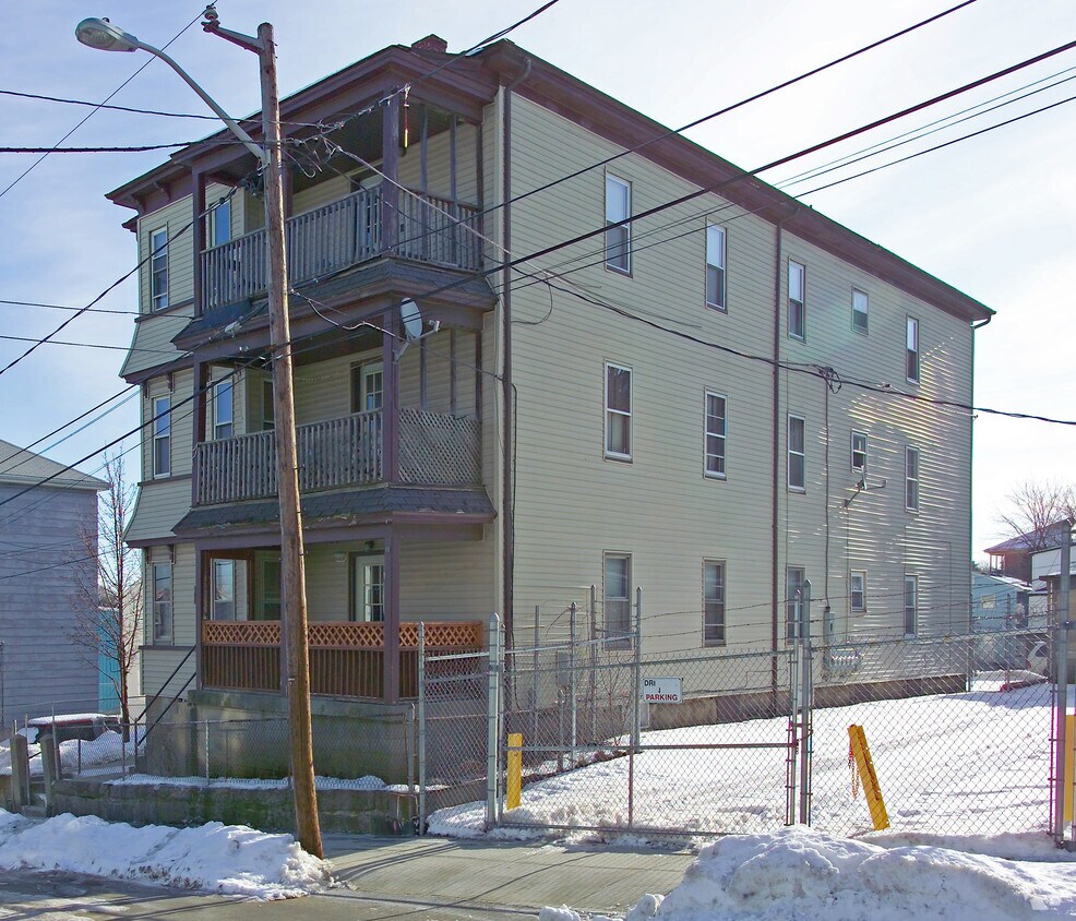 Building Photo - 136 Lonsdale St