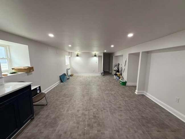 Building Photo - 102 S Raleigh Ave