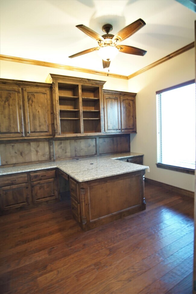Building Photo - 15415 Coral Creek Ln