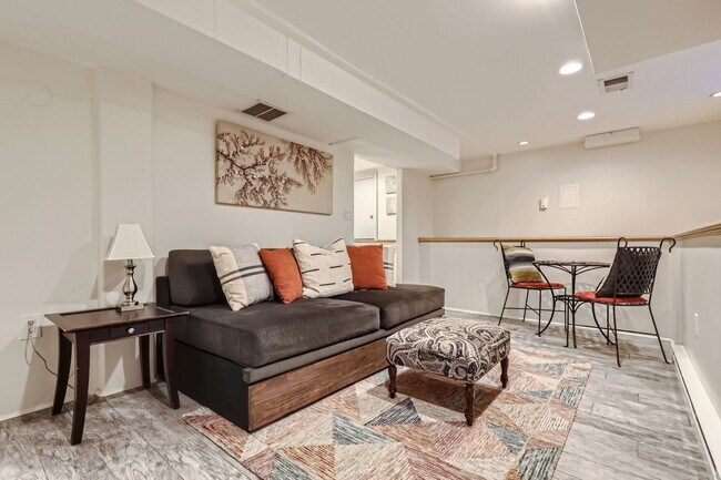 Foto del edificio - Coming Soon June 1st - Beautiful Garden level apartment in desirable West Wash Park