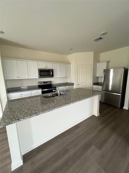 Building Photo - 5903 Grantgrala Dr