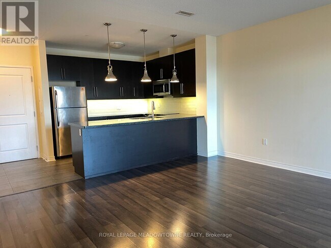 Building Photo - 33 Whitmer St