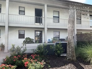 Building Photo - 2840 Plaza Terrace Dr