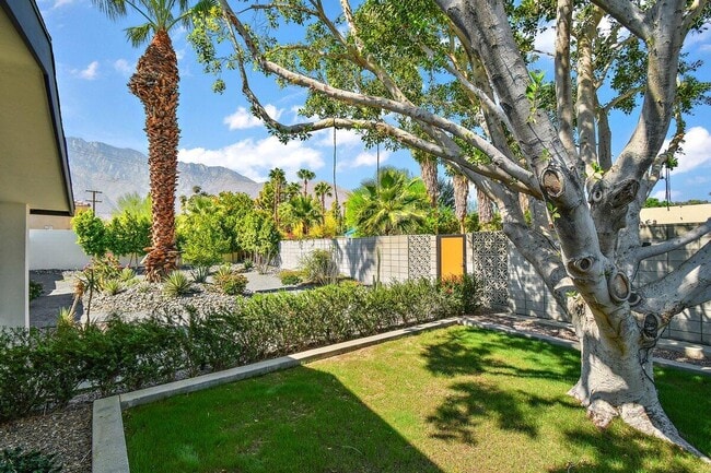 Foto del edificio - 565 W Yorba Rd