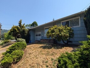Building Photo - 690 E 39th Ave
