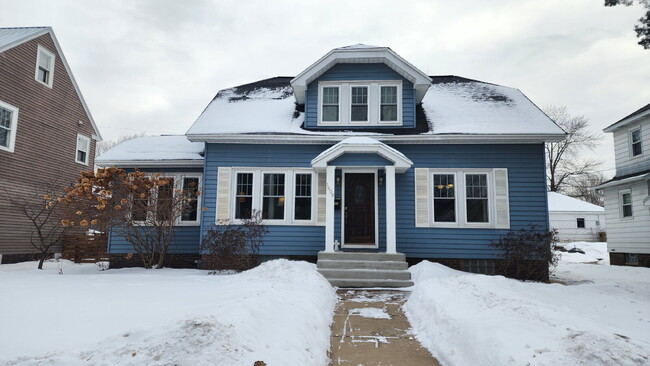 Building Photo - 4-Bedroom, 2 Bathroom Easthill Home with Bonus Room, Finished Lower Level, and Garage
