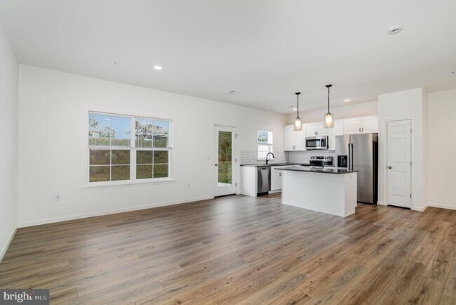 Foto del edificio - 7851 Briarwood Dr