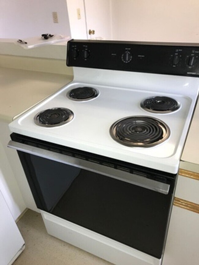 Building Photo - 2 BD | 1 BA Nestled on a Cul-De-Sac