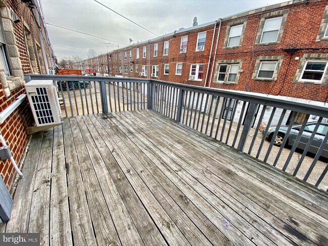 Building Photo - 1418 Benner St