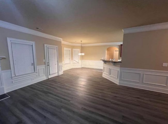 Building Photo - 656 Warwick Dr