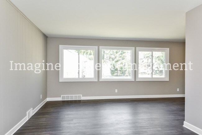 Building Photo - Newly Remodeled 3 Bedroom Ranch in Solon
