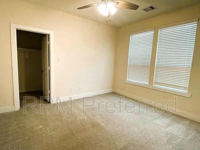 Building Photo - 10923 Hummingbird Pl