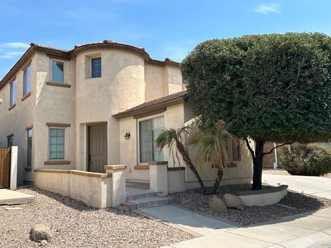 Building Photo - 300 W Wisteria Pl