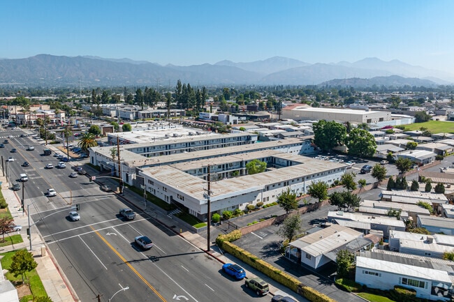 Community Context - South Pointe Apts