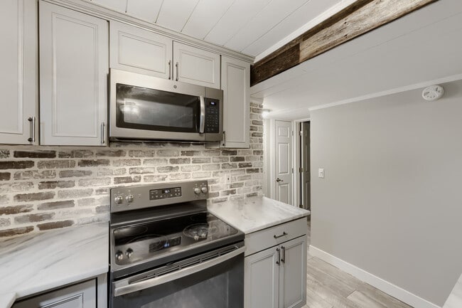 Building Photo - 1606 Cottonwood Dr
