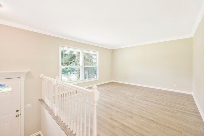 Foto del edificio - 318 Bonnahurst Dr