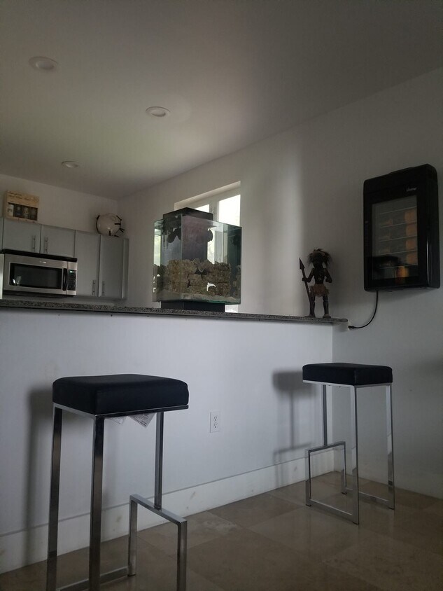Primary Photo - 1140 NW 18th Pl