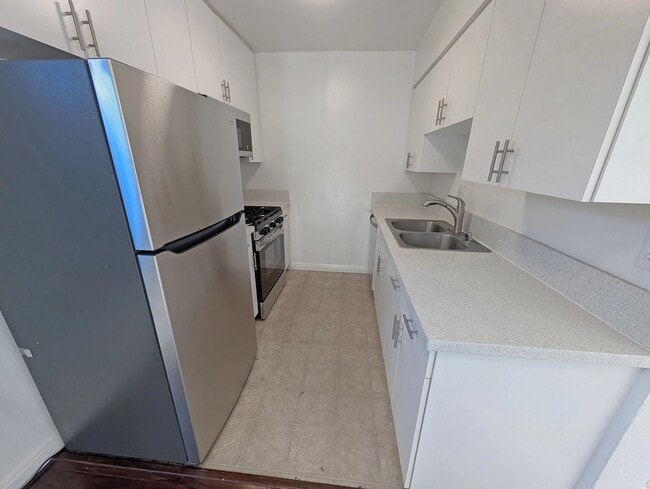 Building Photo - 4402 Mammoth Ave