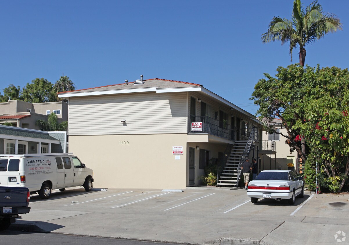 Primary Photo - 1122 Felspar St
