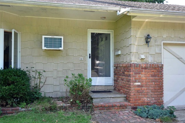 Foto del edificio - 20 Hallock Ln