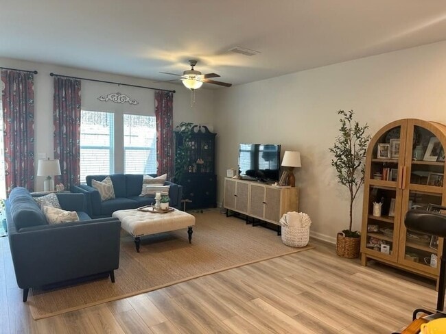 Foto del edificio - 108 Cedar Ln