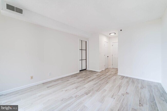 Foto del edificio - 5505 Seminary Rd