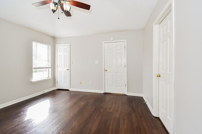 Building Photo - 6795 Black Oak Dr